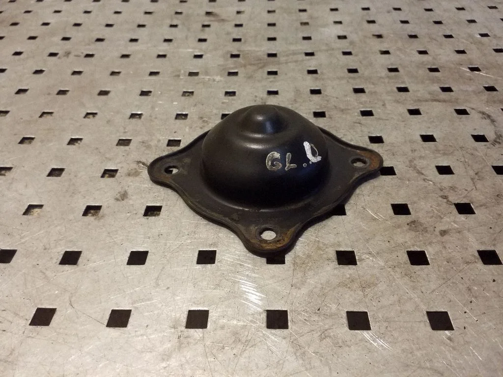 Front shock absorber mounting bracket 7P0512087