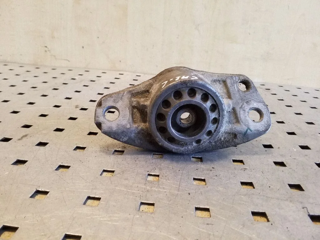 Amortisaatori kinnitusklamber – Skoda Octavia Mk2 (1Z) (2004-2013)