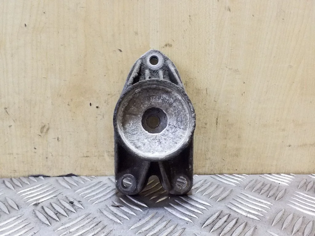 Amortisaatori kinnitusklamber 6791706