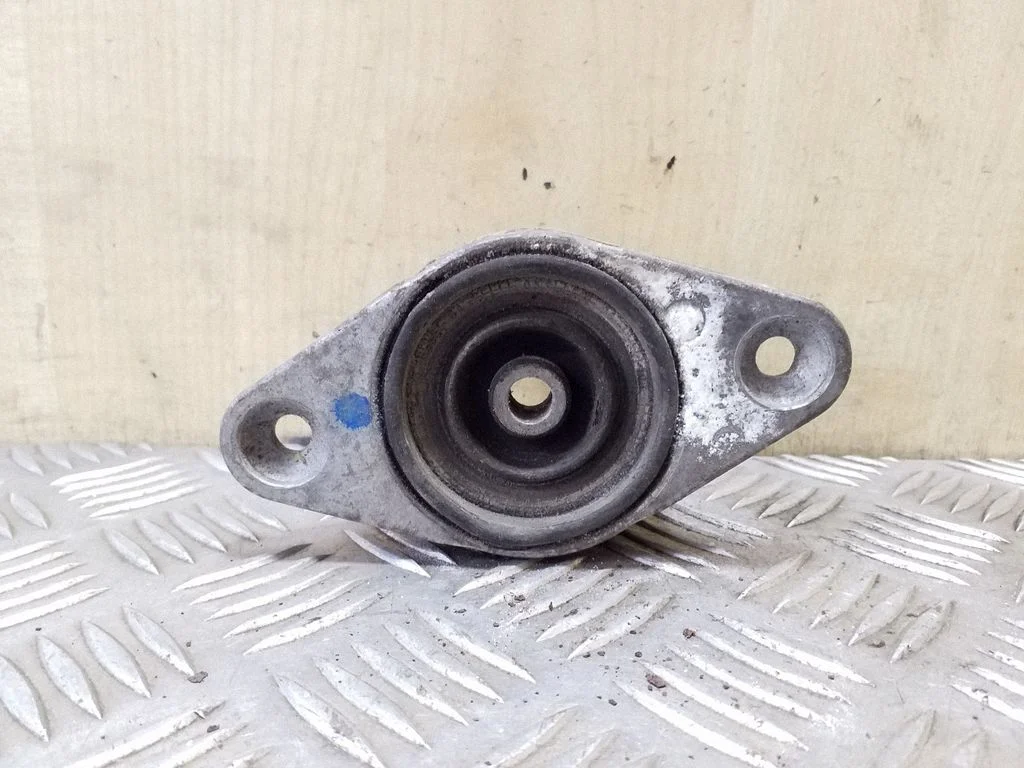 Amortizatora balsts (kronšteins) 4F0513353B