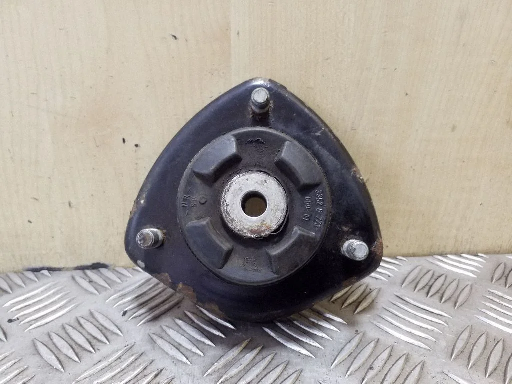 Front shock absorber mounting bracket 33526773669