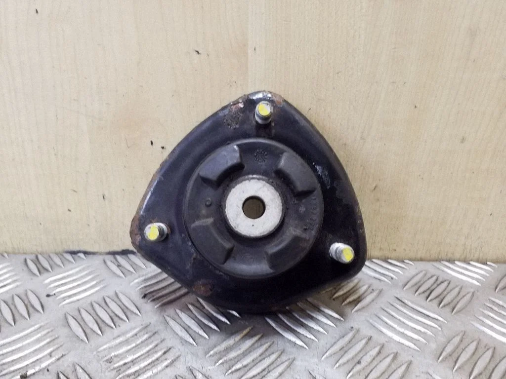 Front shock absorber mounting bracket 1097272