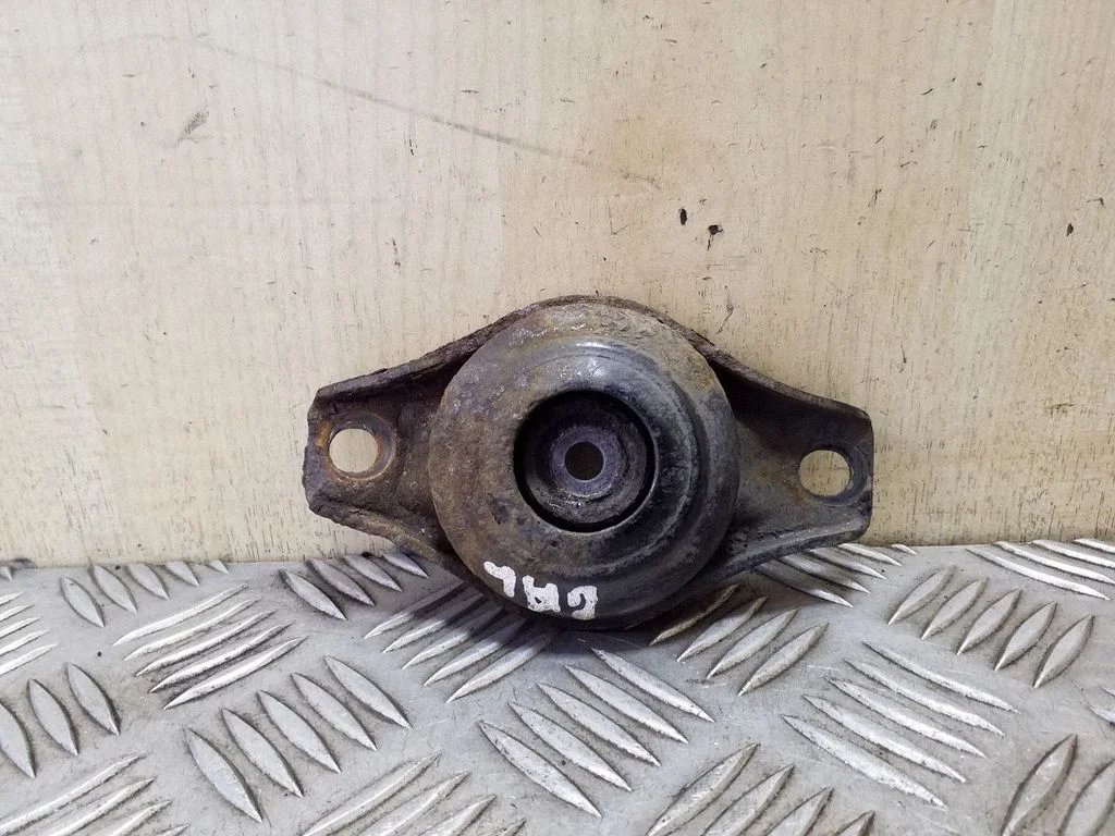 Amortisaatori kinnitusklamber 6G9118A116BA – Volvo S80 (2007-2013)