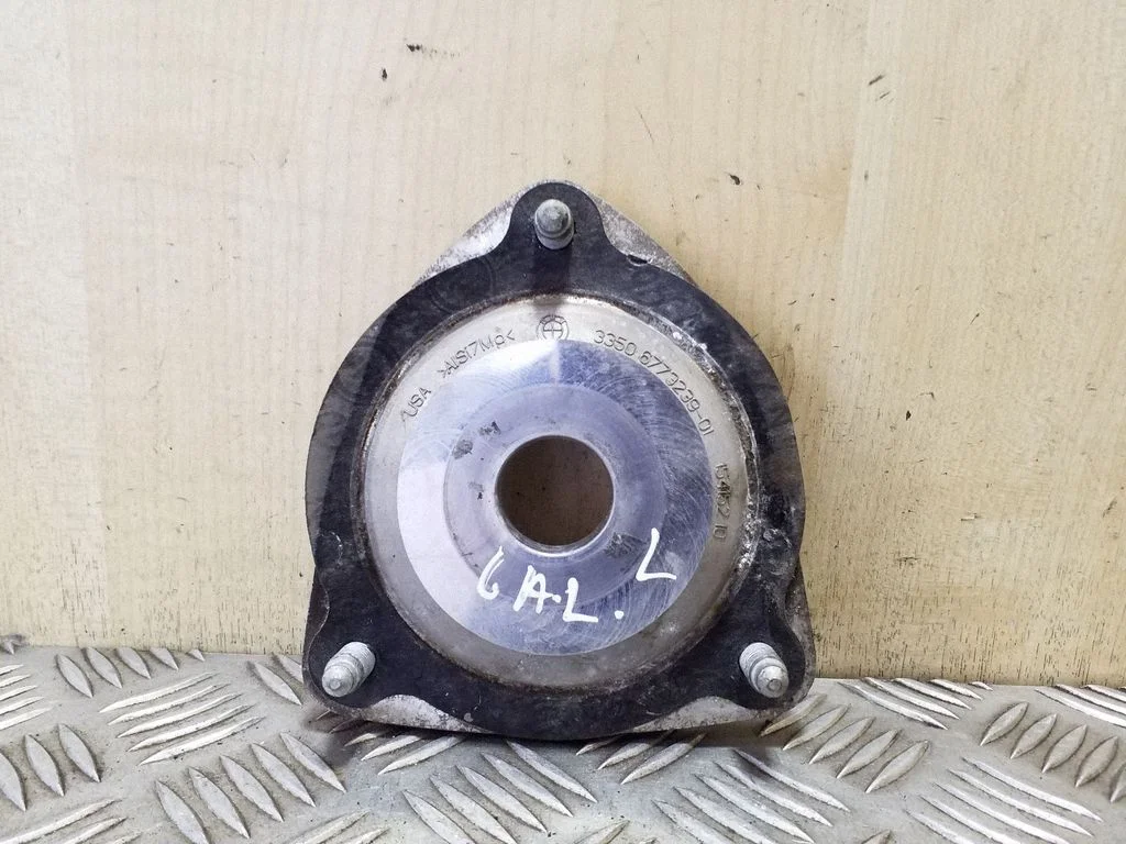 Amortizatora balsts (kronšteins) 33506773239
