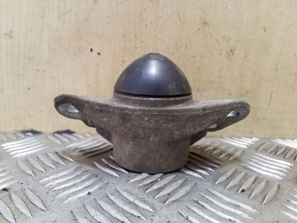 Amortizatora balsts (kronšteins) 5C0513353B