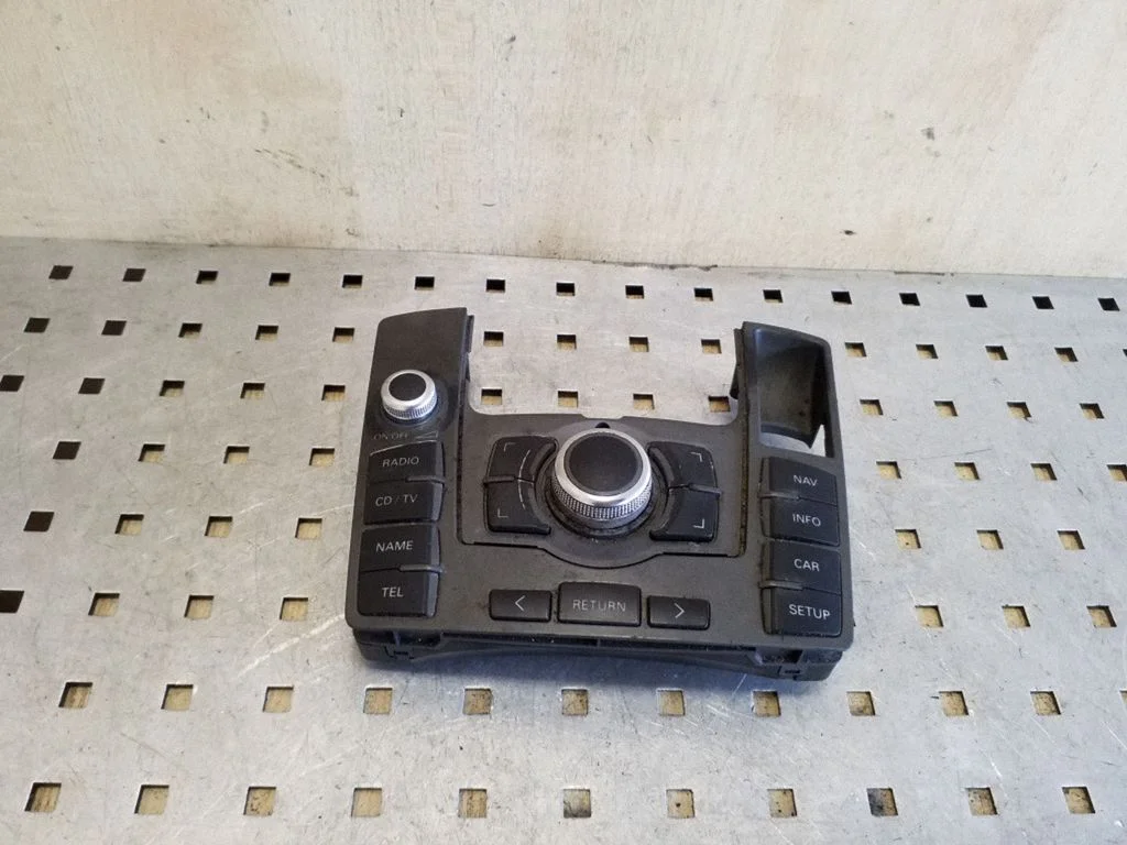 Multimediju kontrolieris 4F2919610K