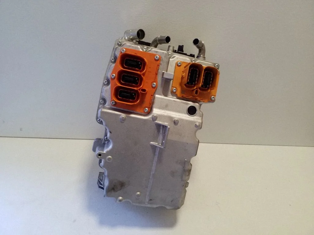 Voltage converter inverter 32324082
