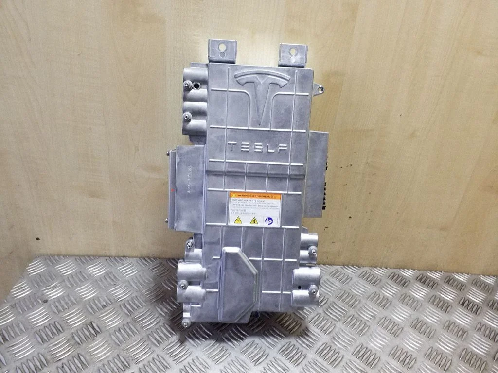 Voltage converter inverter 105969800A
