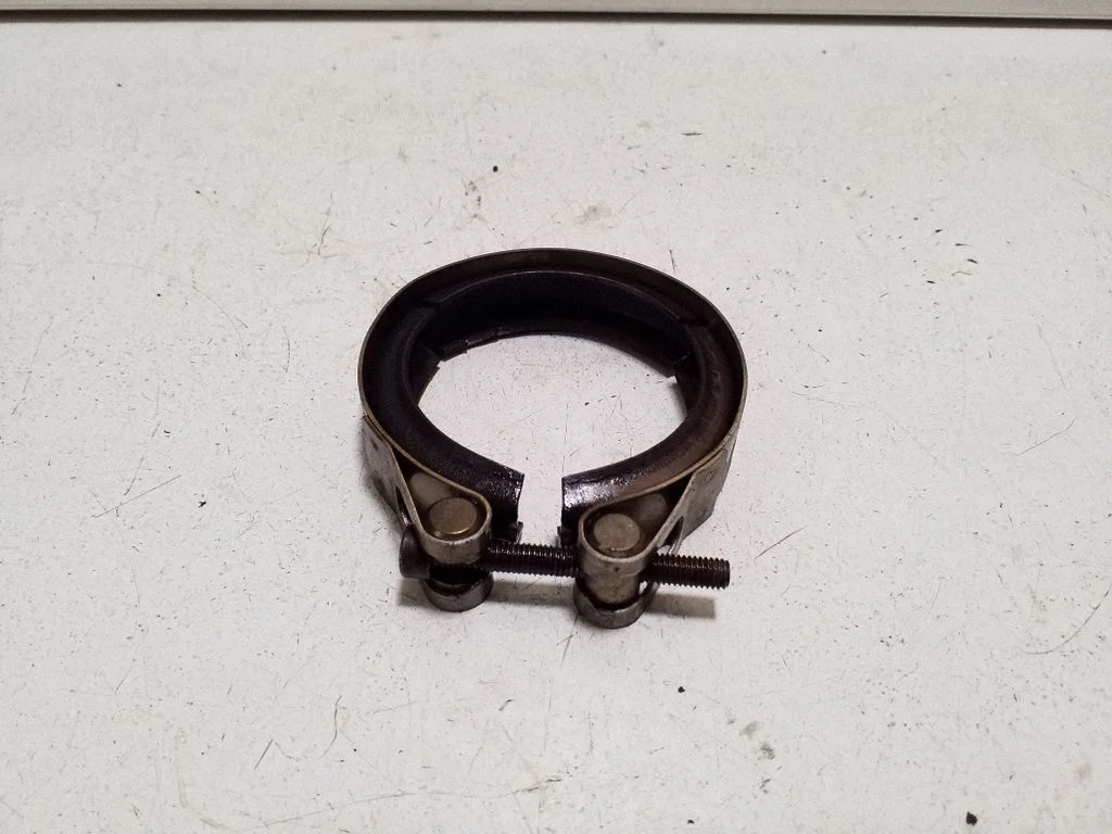 Summuti toru ühendusklamber – Audi Q3 8U (2011-2016)
