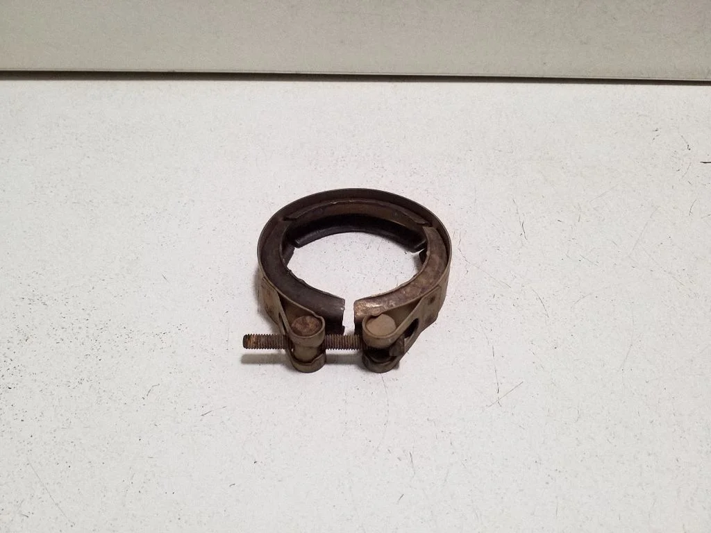 Muffler pipe connector clamp 04L253725B