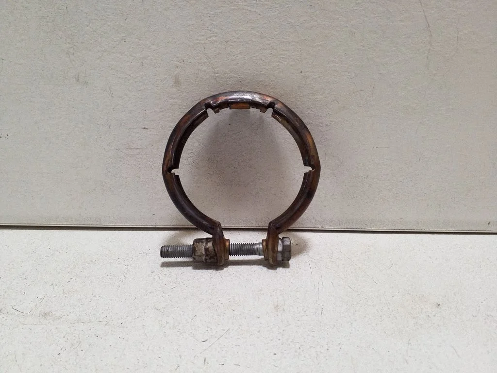 Muffler pipe connector clamp 208251169R