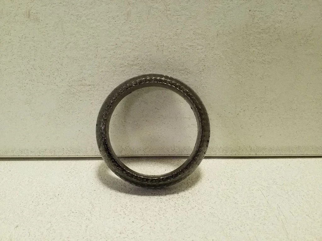 Slāpētāja savienojuma apskava
