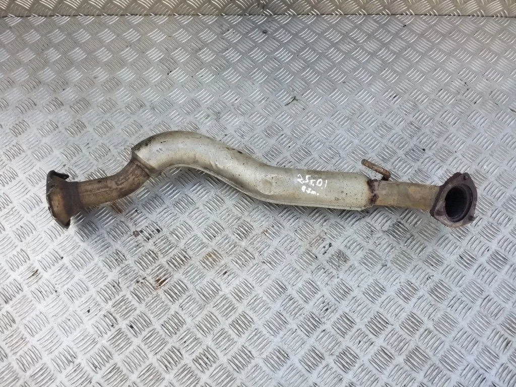 Muffler pipe connector clamp