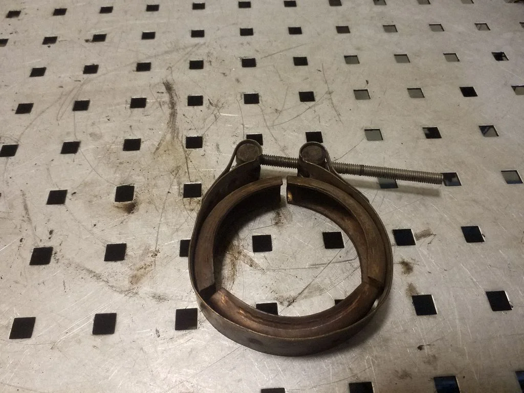 Muffler pipe connector clamp – Volkswagen Transporter - Caravelle T5 (2003-2015)