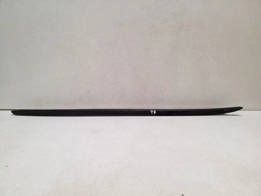 Listwa szyby przedniej 7P6854328A