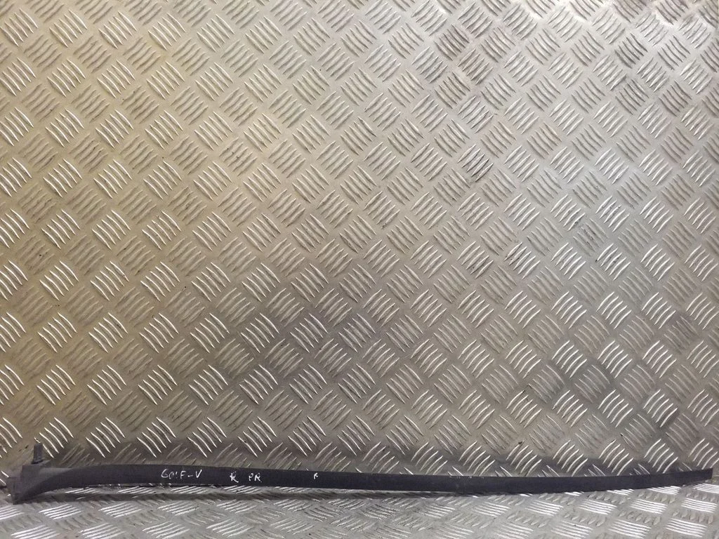 Windshield trim 1K0854320F