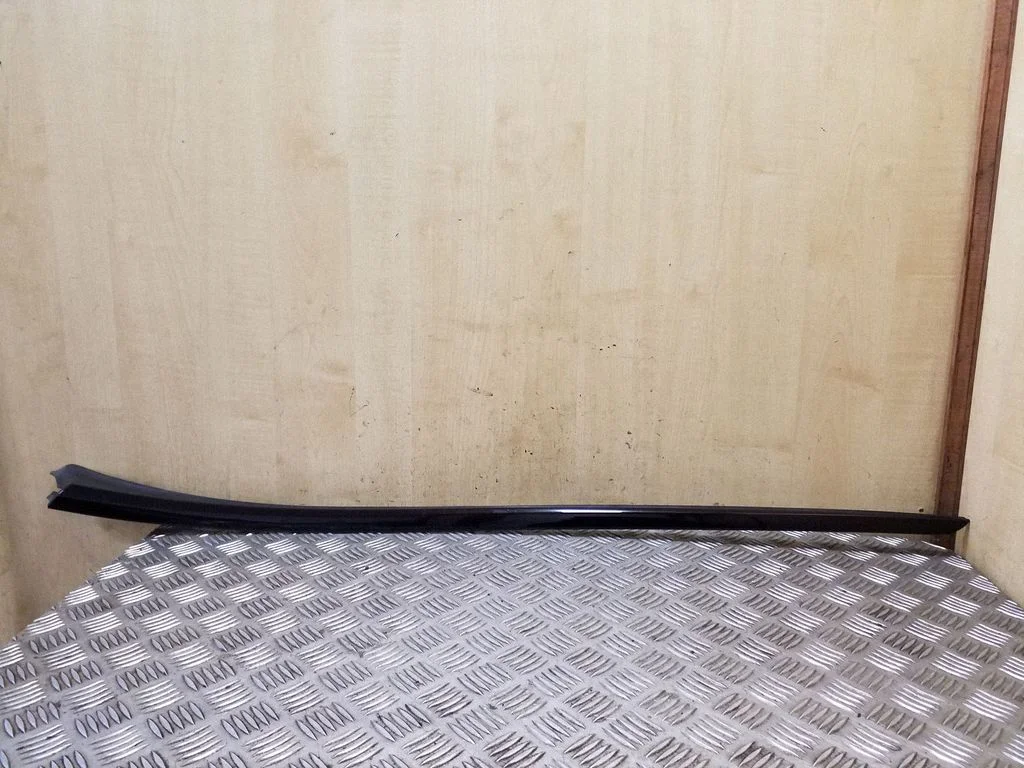 Windshield trim 9682757980