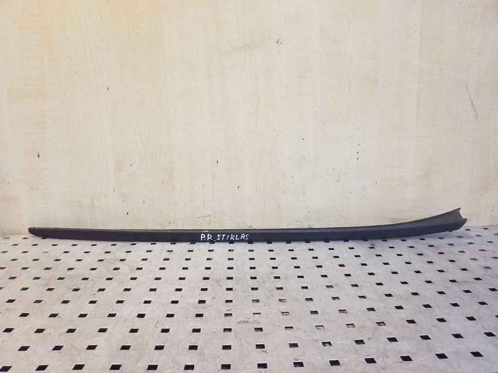 Windshield trim 8R0854328A