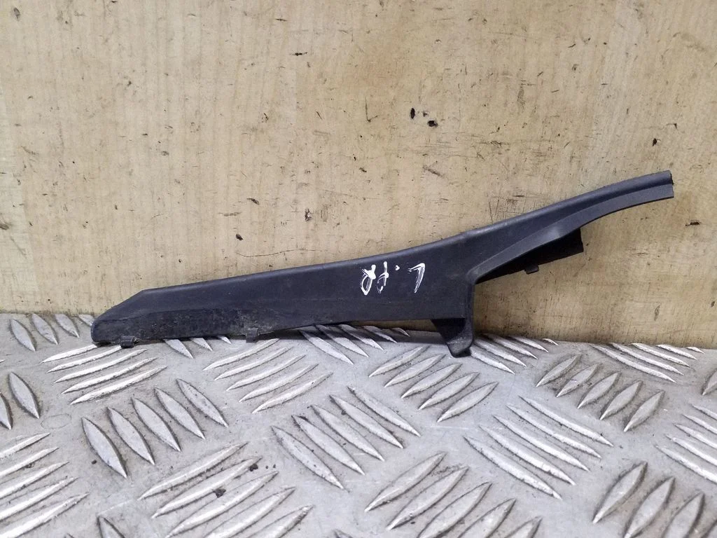 Windshield trim 538230F010