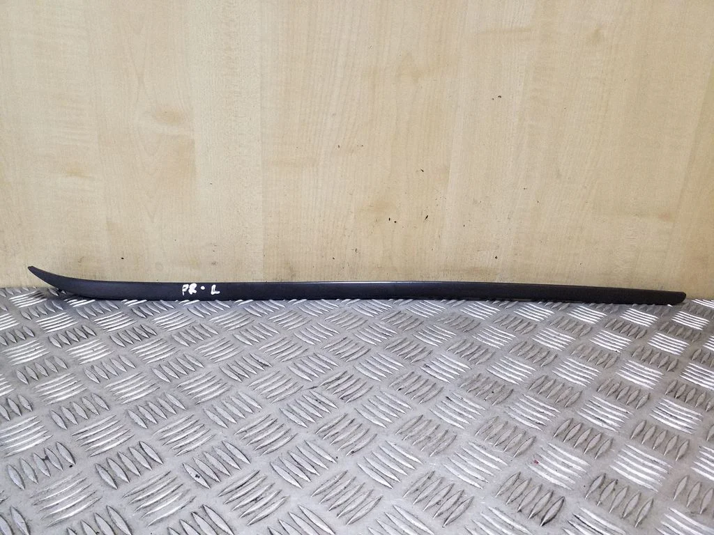 Vējstikla apdare 3G0854327