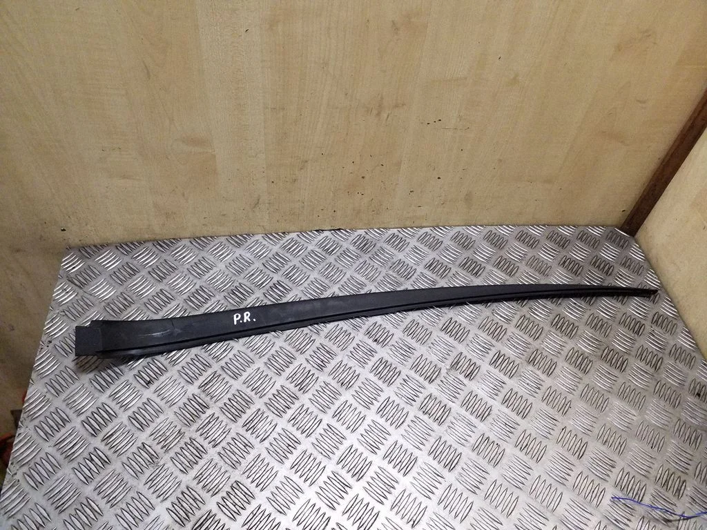 Windshield trim – Volkswagen Golf Plus (2005-2013)