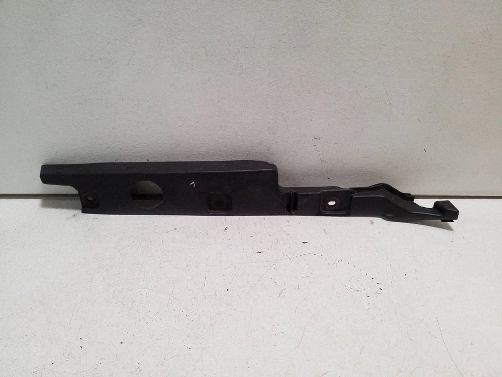 Fender end trim – left