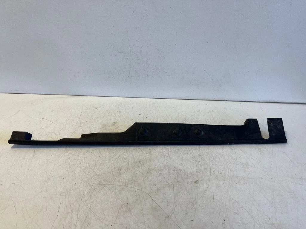 Poritiiva otsaliist 8W6820582G