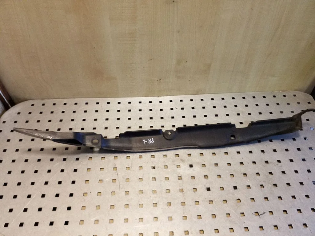 Fender end trim – Mitsubishi Outlander (2001-2007)