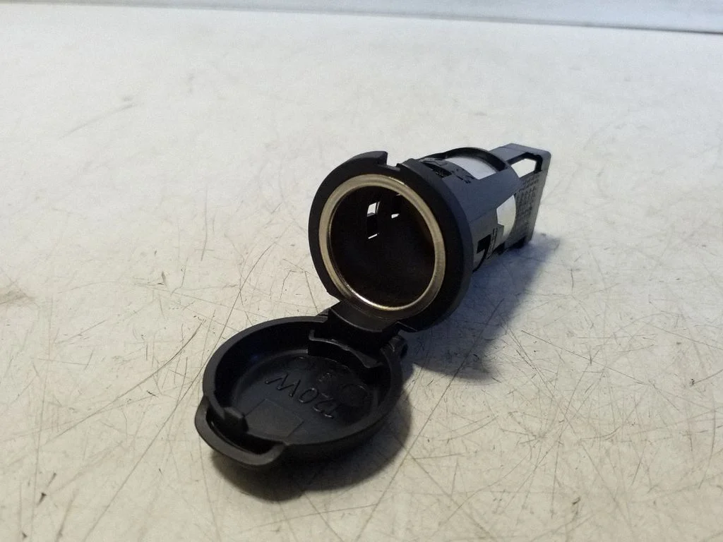 12 V lizdas (gale)