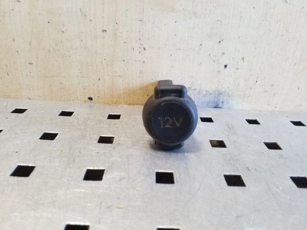 12 V lizdas (gale)