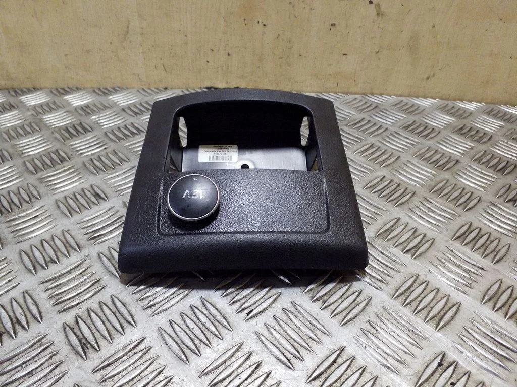 12 V lizdas (gale)