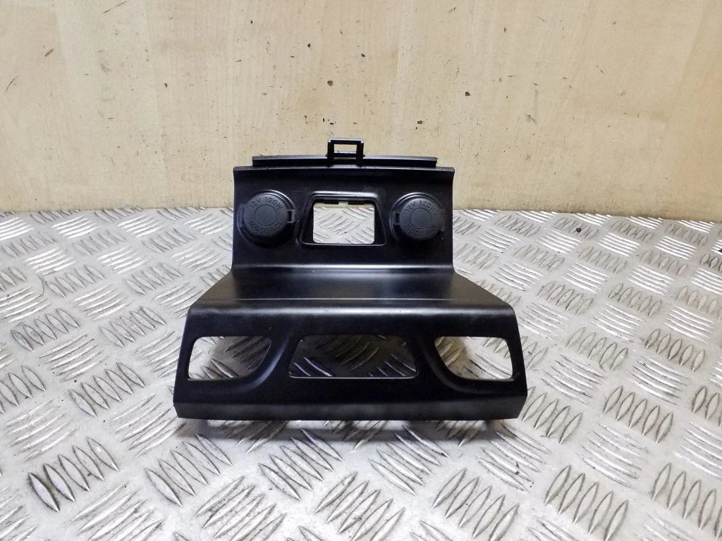 12 V lizdas (priekyje)