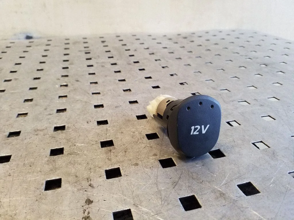 12 V lizdas (gale)