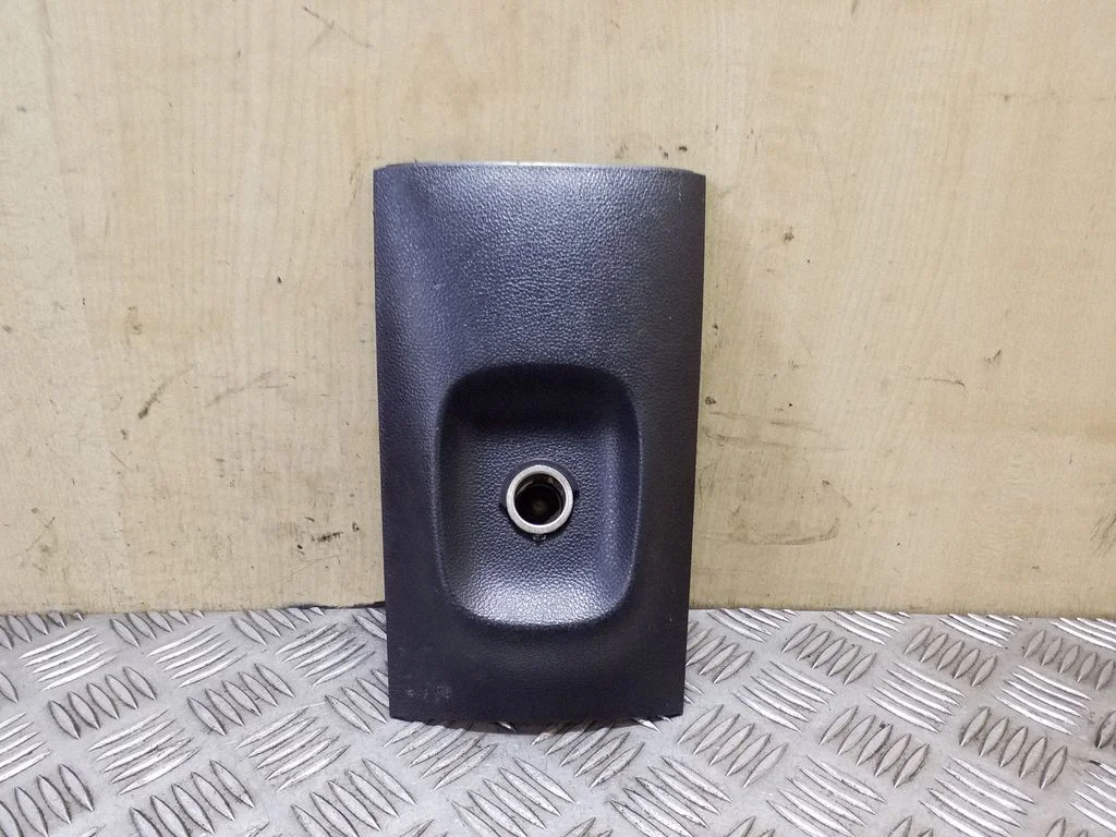 12 V lizdas (gale)