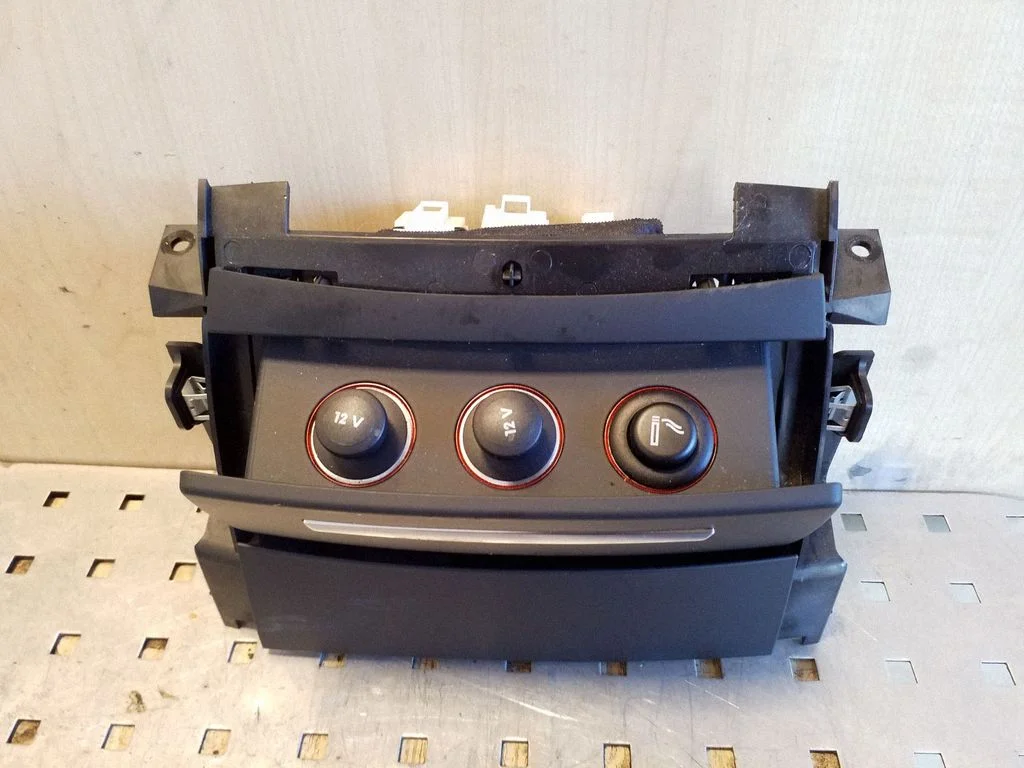 12 V lizdas (gale)