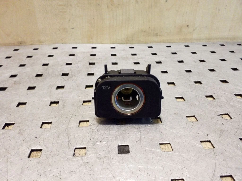 12 V lizdas (gale)
