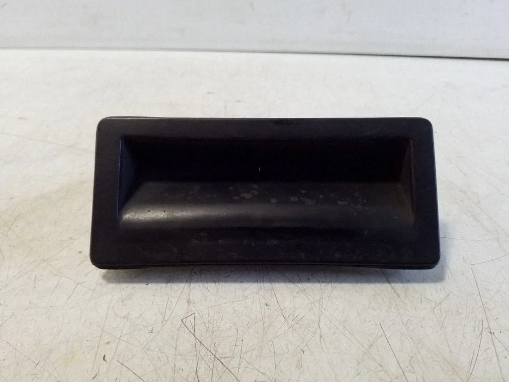 Tailgate opening switch – Audi Q5 SQ5 8R (2008-2017)