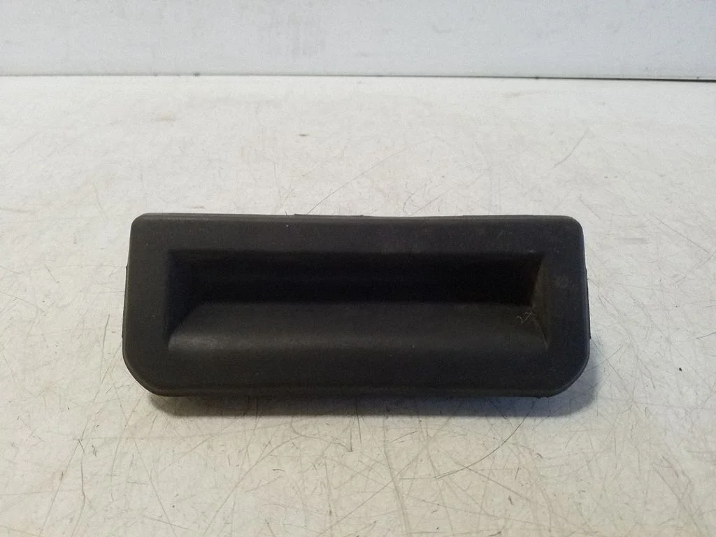 Bagāžnieka vāka atvēršanas slēdzis 6V0827566