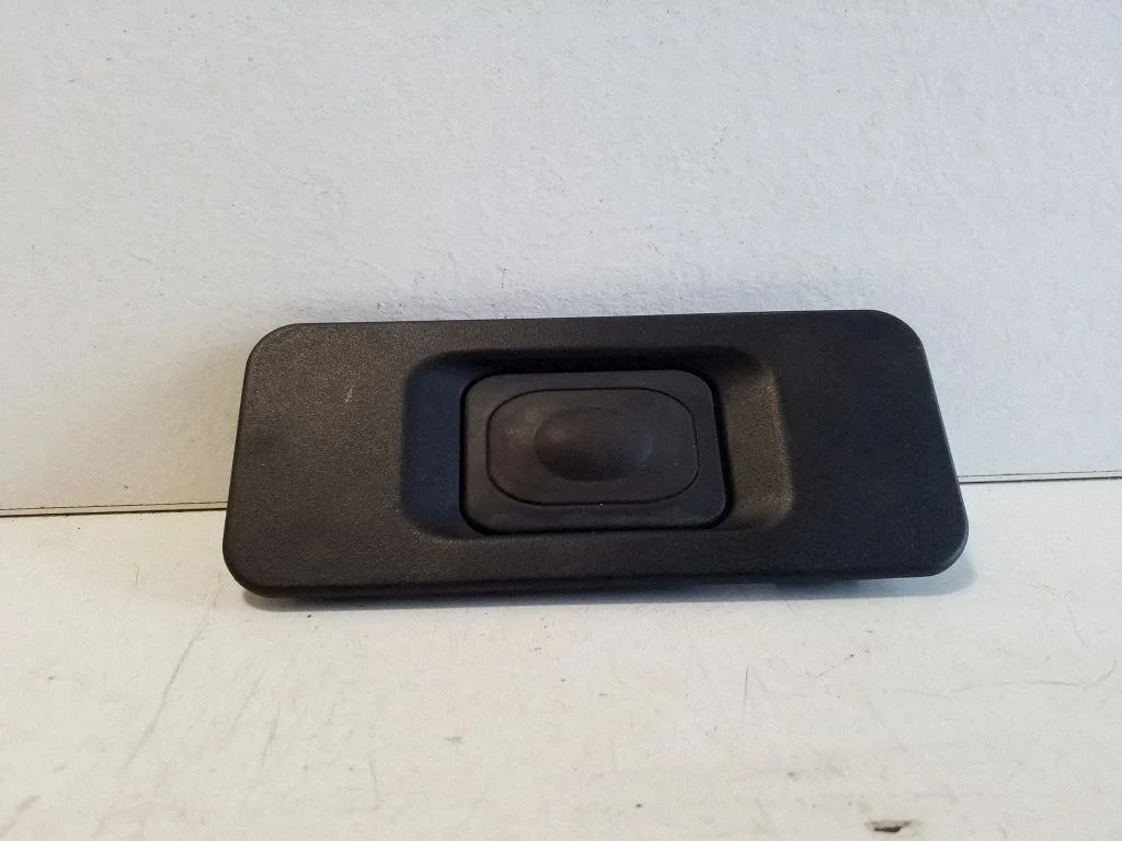 Przycisk otwierania klapy bagażnika – Jaguar XE (2015-)