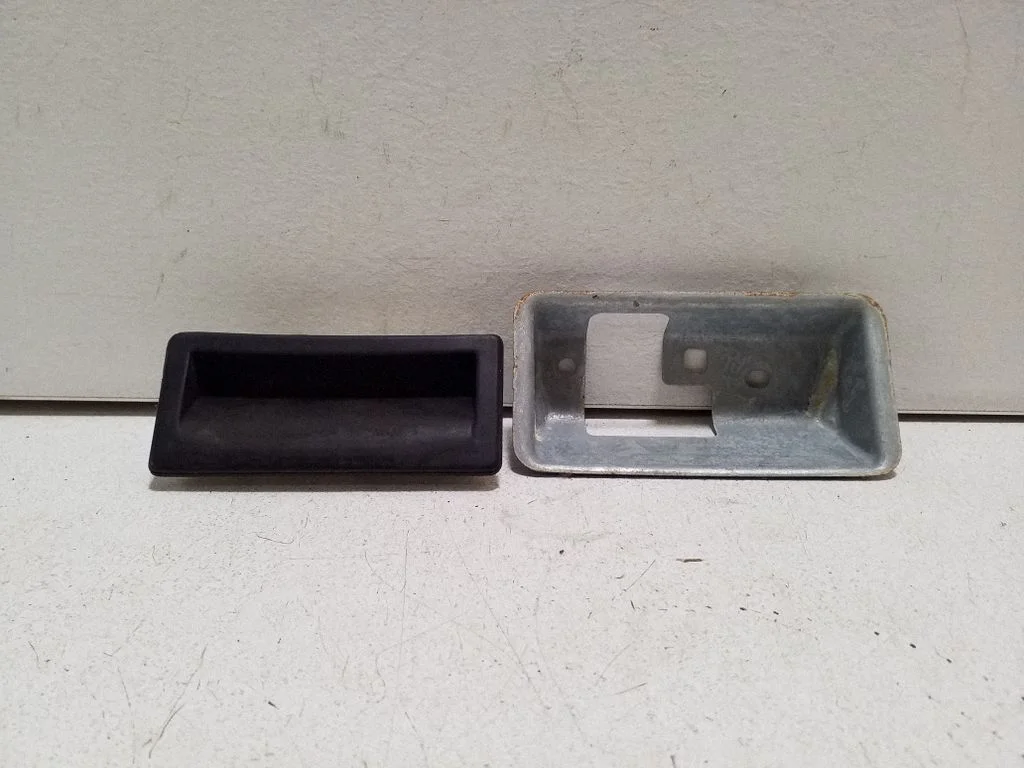 Tailgate opening switch – Volkswagen Sharan (2011-)
