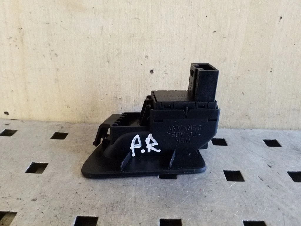 Tailgate opening switch – Volkswagen Passat CC (2008-2016)