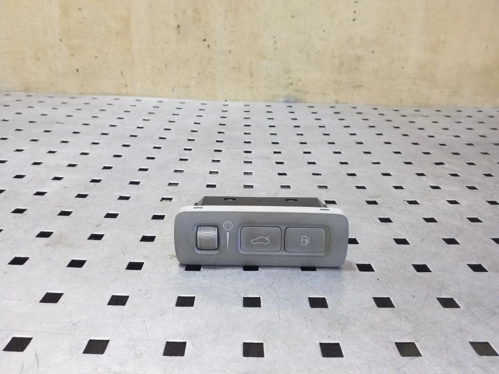 Tailgate opening switch – Volvo XC90 (2014-)