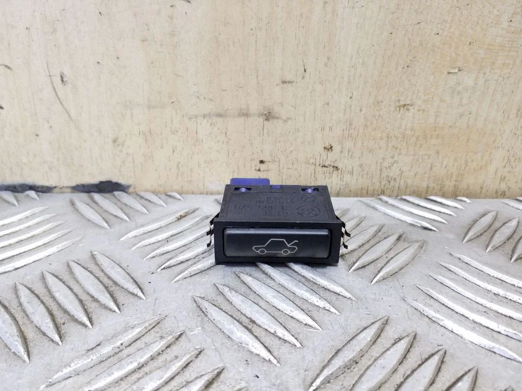 Tailgate opening switch – BMW X5 E53 (1999-2006)