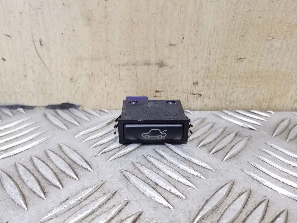 Tailgate opening switch – BMW X5 E53 (1999-2006)