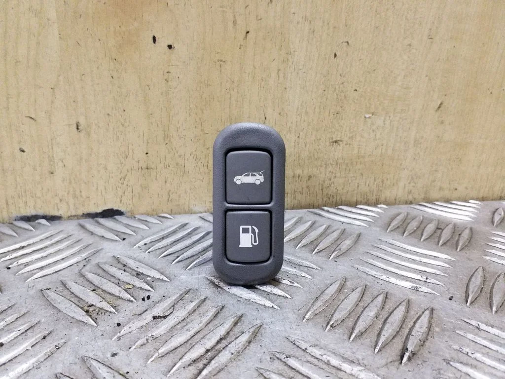 Tailgate opening switch – KIA Sorento (2002-2009)