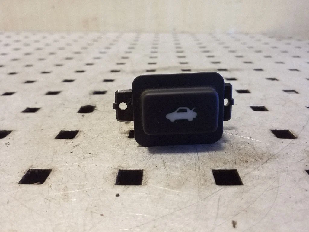 Tailgate opening switch – Honda Accord (2008-2016)