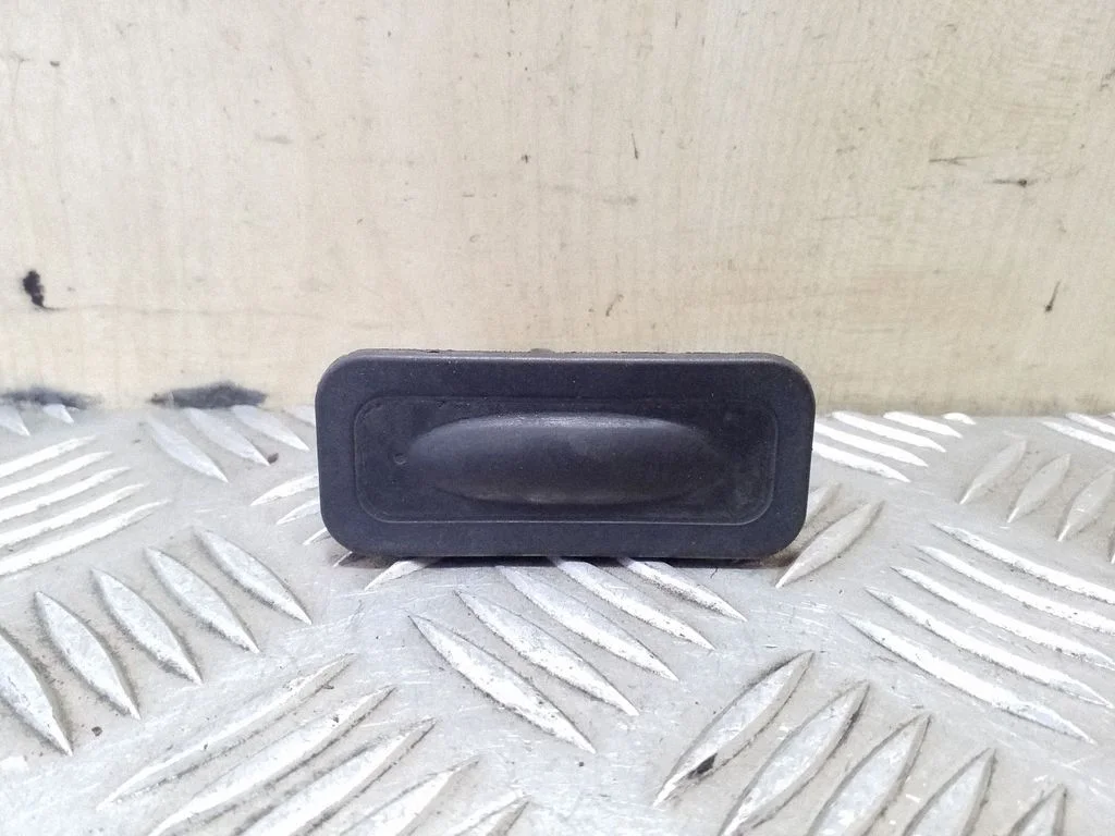 Tailgate opening switch 8200076258