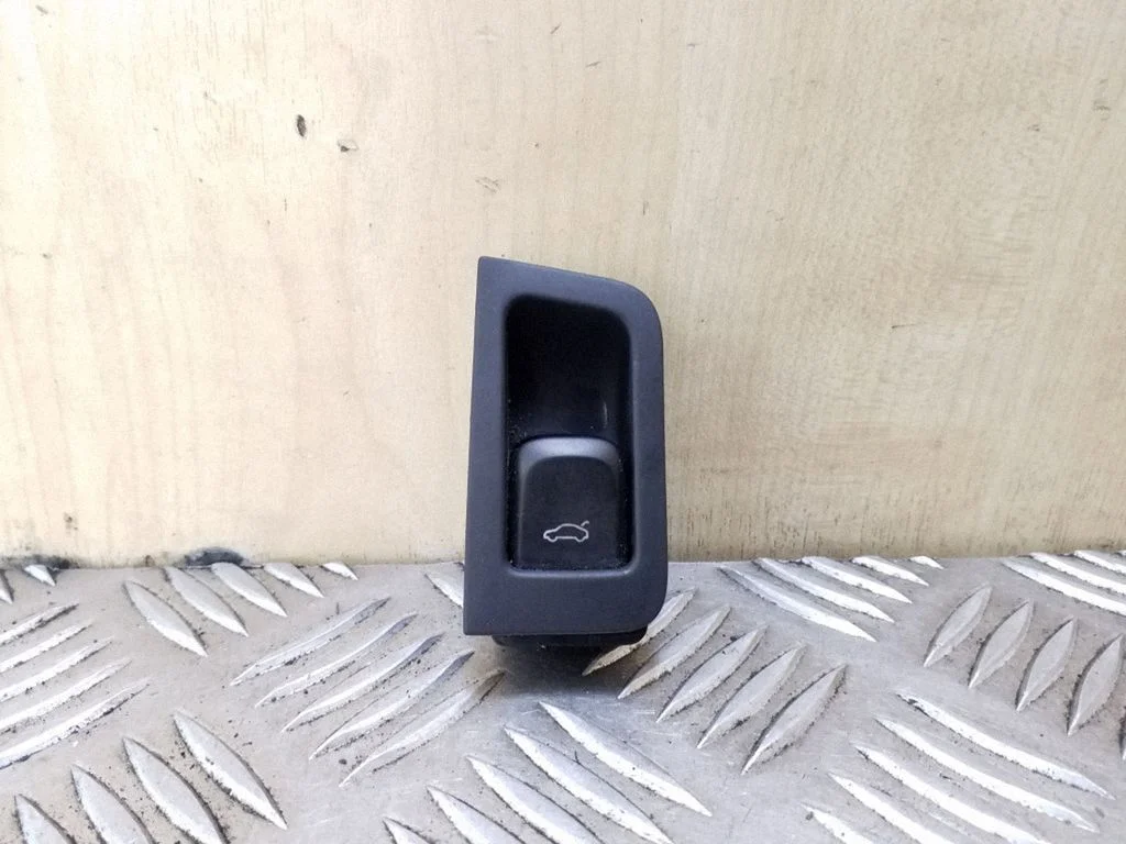 Tailgate opening switch – Audi A6 S6 C7 4G (2011-2018)