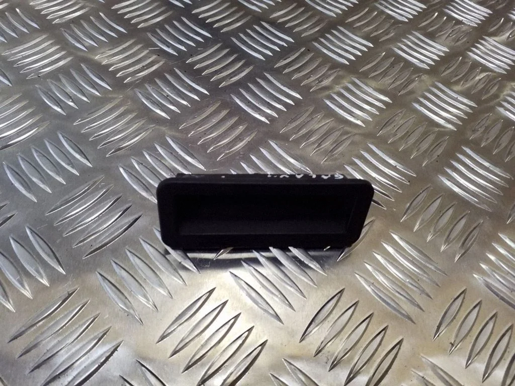 Tailgate opening switch – Ford Galaxy (2006-2015)