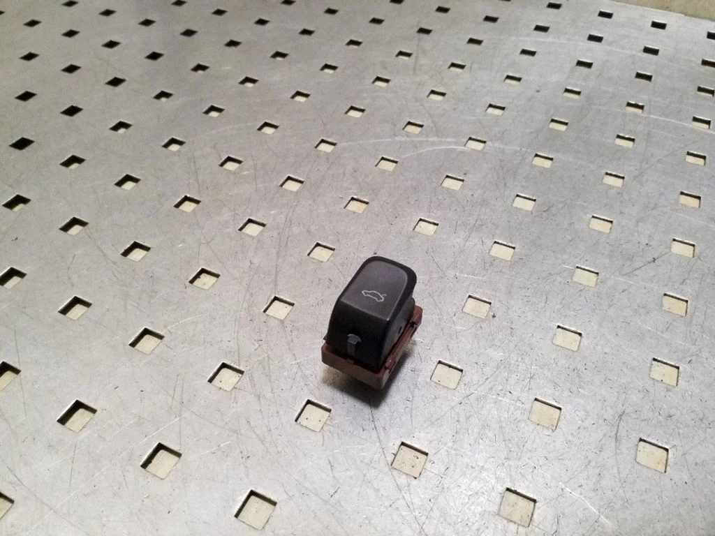 Tailgate opening switch – Audi A5 Sportback 8TA (2009-2016)
